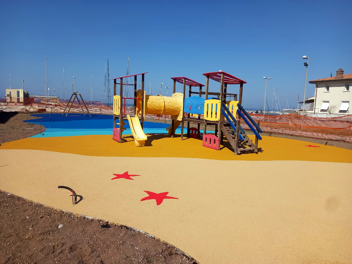 Realizzazione Parco Giochi Sintetico - Valenti Giardini