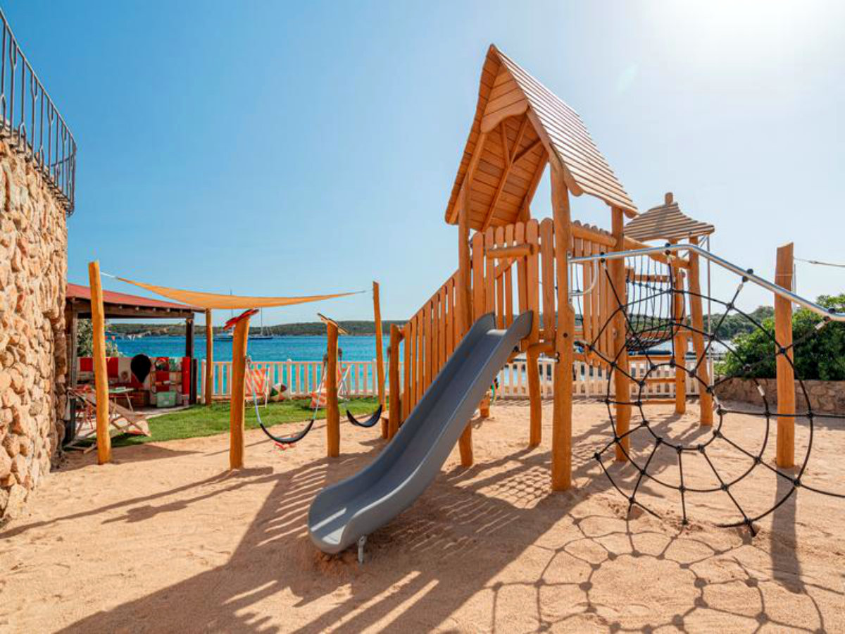 Realizzazione Parco Giochi Sintetico - Valenti Giardini